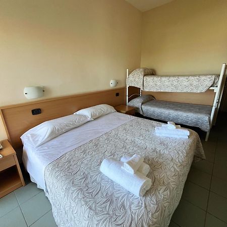Hotel Nuovo Diana セニガッリア エクステリア 写真