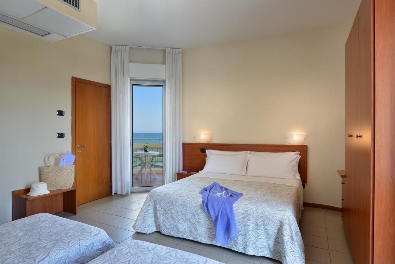 Hotel Nuovo Diana セニガッリア エクステリア 写真