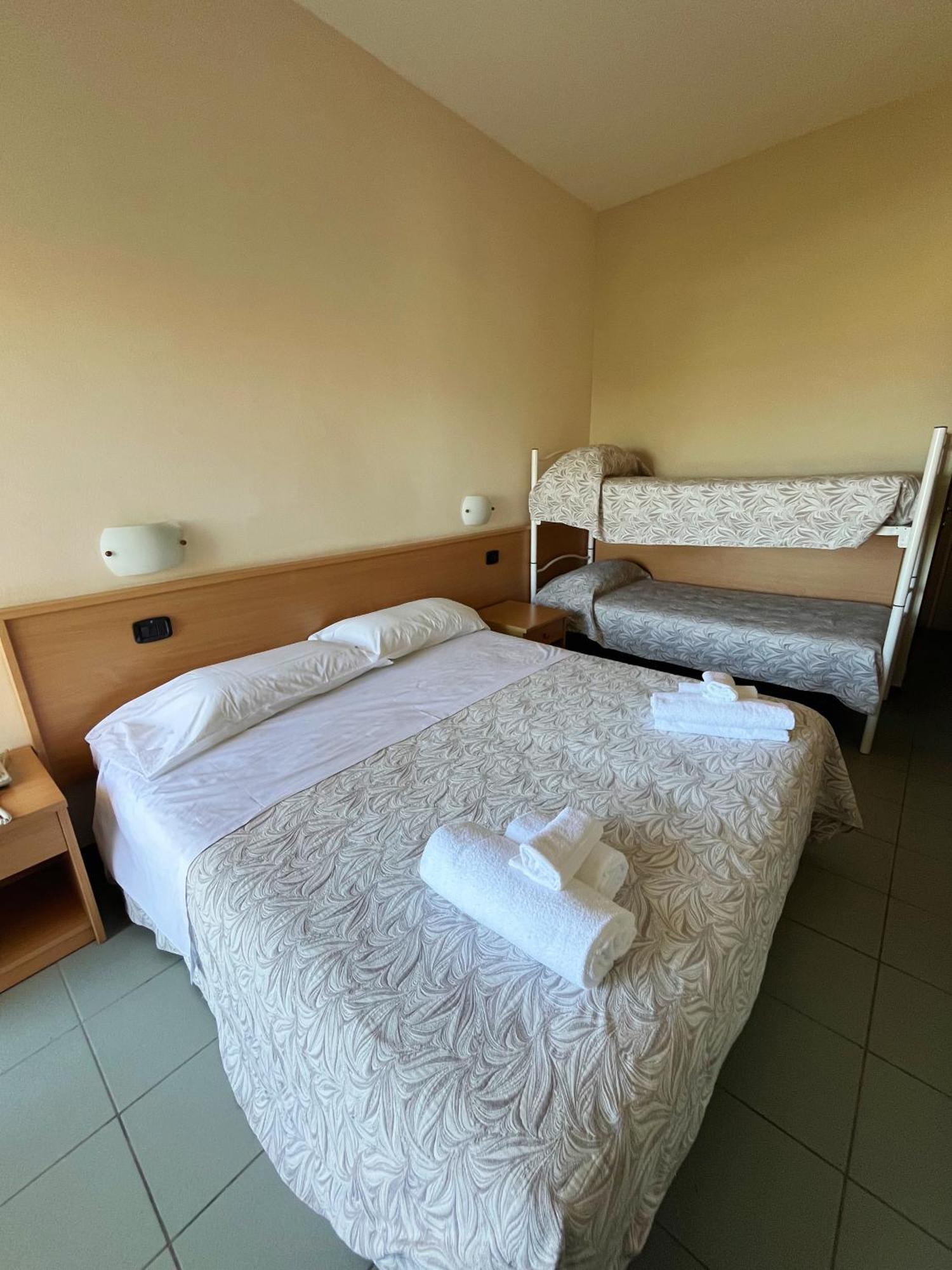 Hotel Nuovo Diana セニガッリア エクステリア 写真